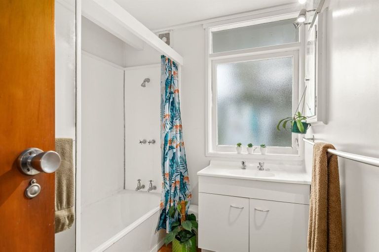 Photo of property in 3/340 Te Atatu Road, Te Atatu South, Auckland, 0610