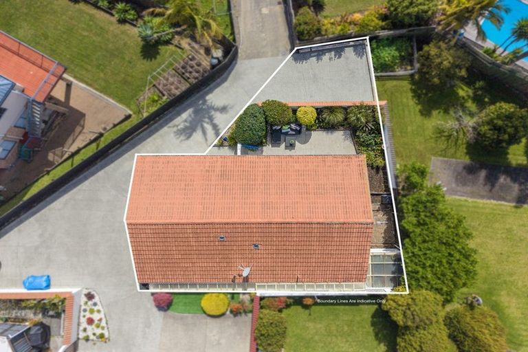 Photo of property in 12a Eagle Place, Red Beach, 0932