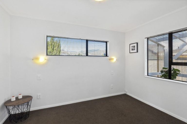 Photo of property in 22 Atarau Grove, Paraparaumu, 5032