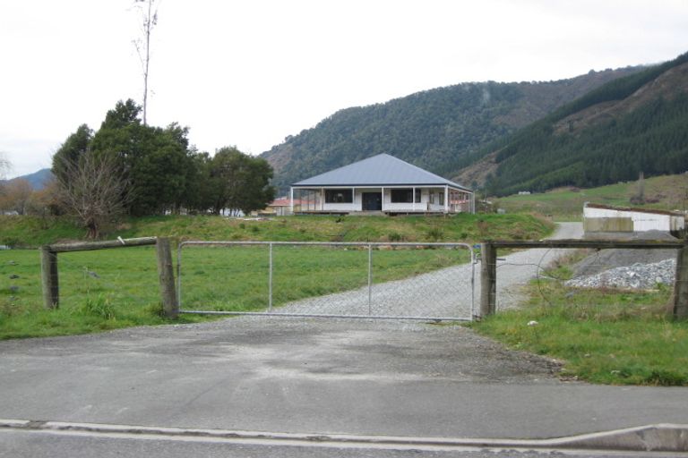 Photo of property in 161 Fairfax Street, Murchison, 7007