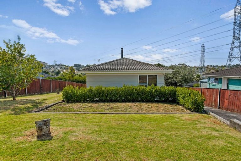 Photo of property in 16 Arlette Place, Massey, Auckland, 0614