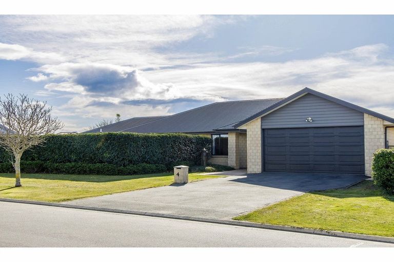 Photo of property in 4 Melville Crescent, Rolleston, 7614