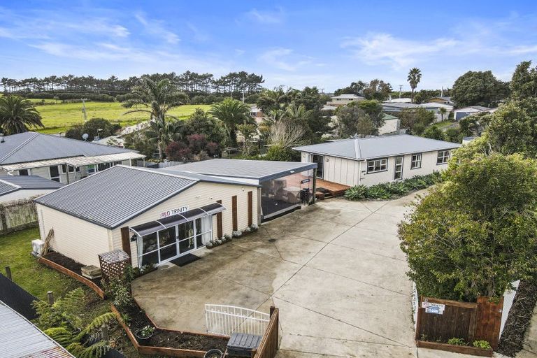 Photo of property in 11 Second Avenue, Glenbrook, Waiuku, 2681