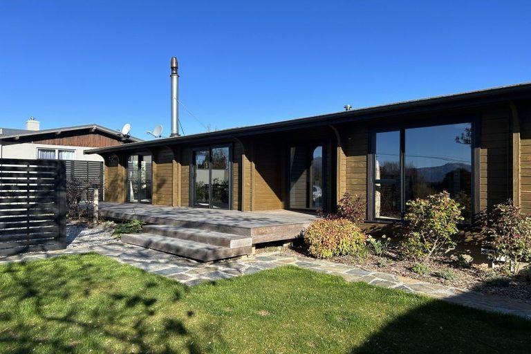 Photo of property in 21 Kennedy Crescent, Wanaka, 9305