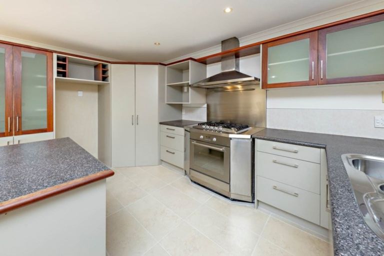 Photo of property in 16 Mordane Place, Flat Bush, Auckland, 2016