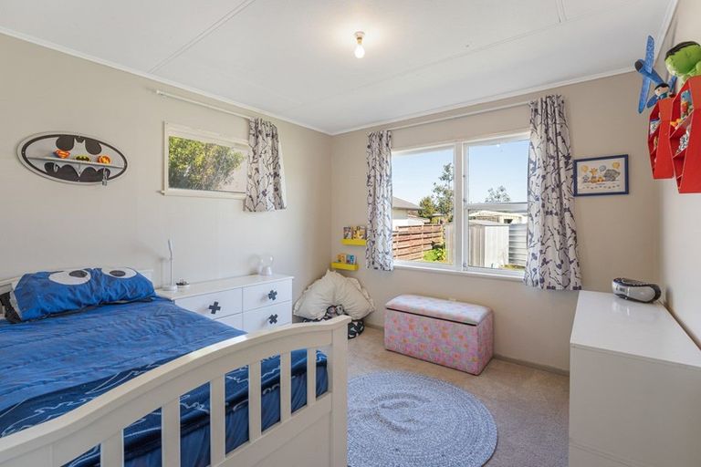 Photo of property in 6 Wairau Place, Kelvin Grove, Palmerston North, 4414