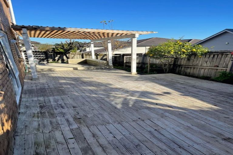 Photo of property in 18 Mulroy Place, Pinehill, Auckland, 0632