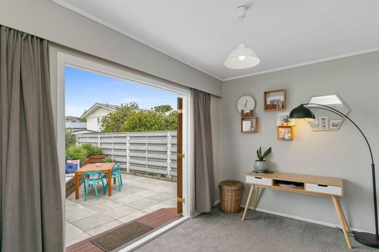 Photo of property in 64 Mark Avenue, Paparangi, Wellington, 6037