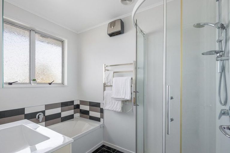 Photo of property in 63 Ruskin Road, Newlands, Wellington, 6037