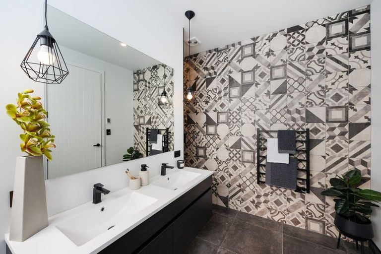 Photo of property in 2 Waimarama Court, Roslyn, Palmerston North, 4414