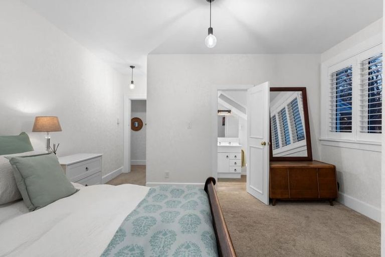 Photo of property in 24 Snowdon Road, Fendalton, Christchurch, 8052