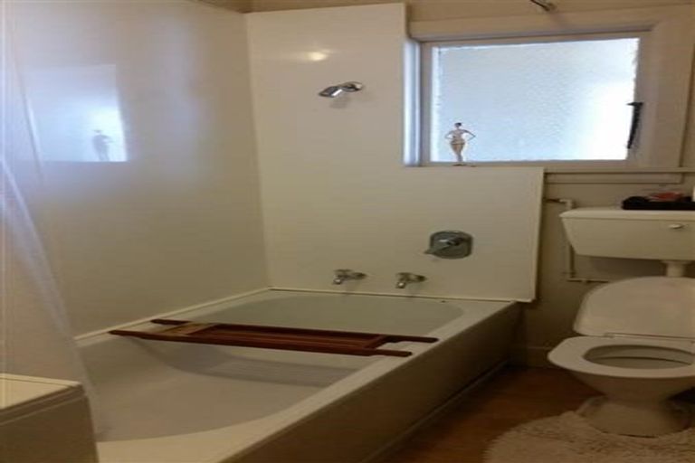 Photo of property in Devonport Apartments, 45/127 Saint Aubyn Street, New Plymouth, 4310