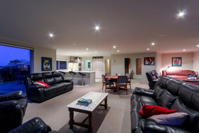 Photo of property in 33 Veale Road, Frankleigh Park, New Plymouth, 4371