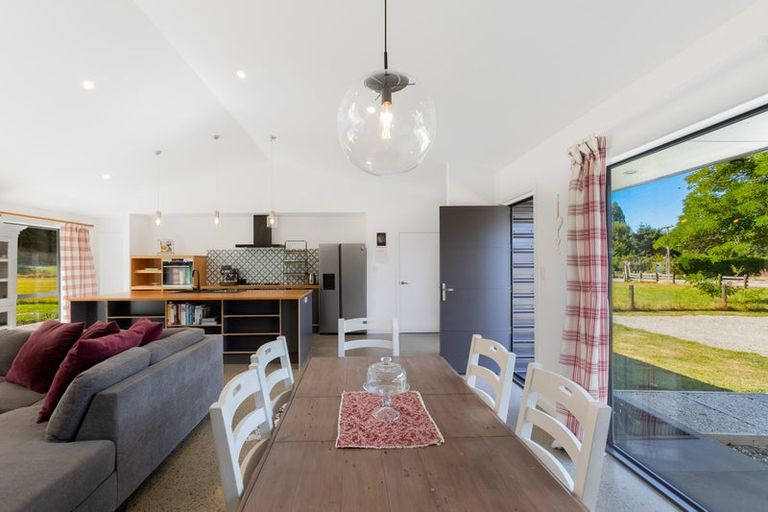 Photo of property in 14 Carlisle Street, Athol, 9793