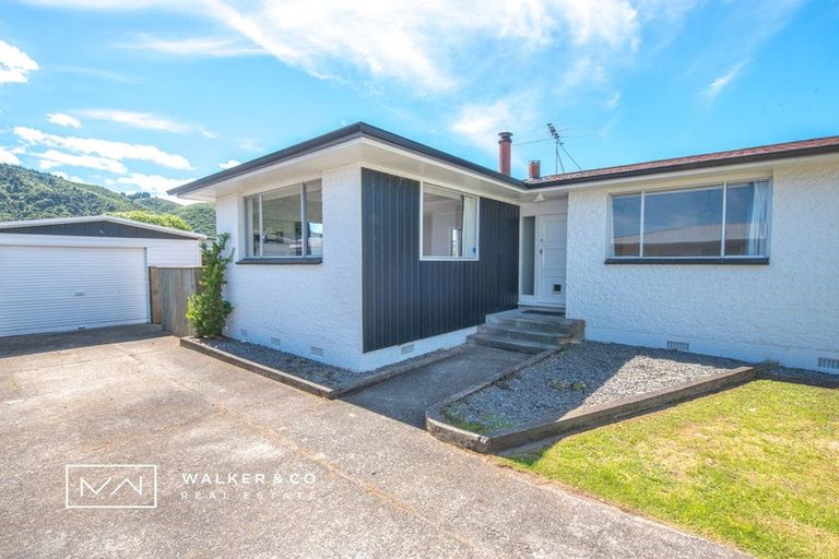 Photo of property in 25 California Drive, Totara Park, Upper Hutt, 5018