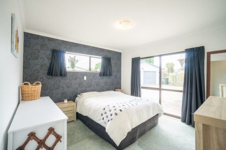 Photo of property in 53 Raglan Avenue, Cloverlea, Palmerston North, 4412