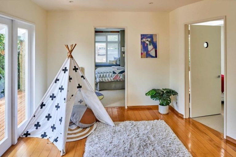 Photo of property in 9 Mahoe Street, Eastbourne, Lower Hutt, 5013