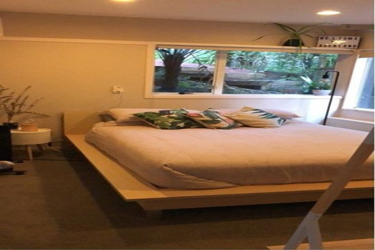 Photo of property in 2/52 Fowler Street, Northcote, Auckland, 0627