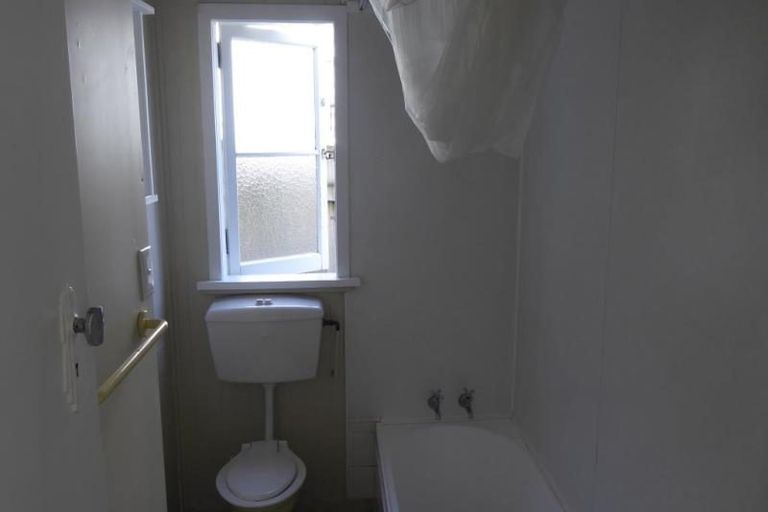 Photo of property in 10 Cavendish Square, Strathmore Park, Wellington, 6022