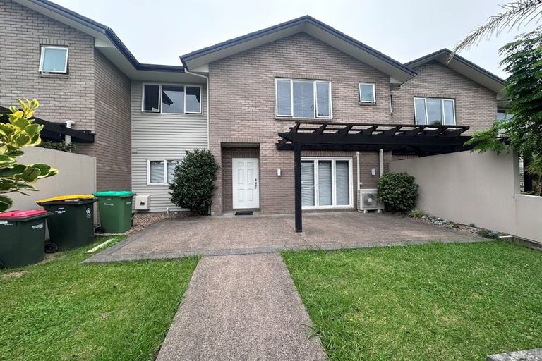 Photo of property in 4/10 Salford Crescent, Flat Bush, Auckland, 2019