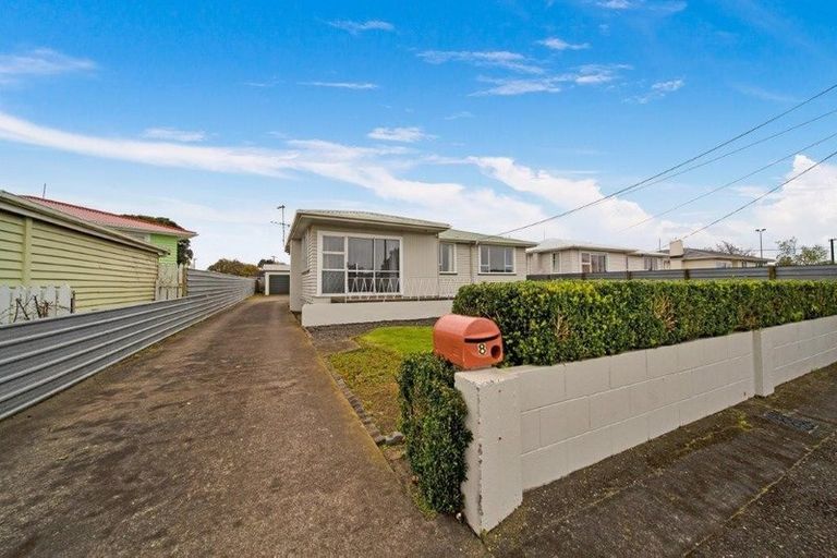 Photo of property in 8 Bone Crescent, Hawera, 4610