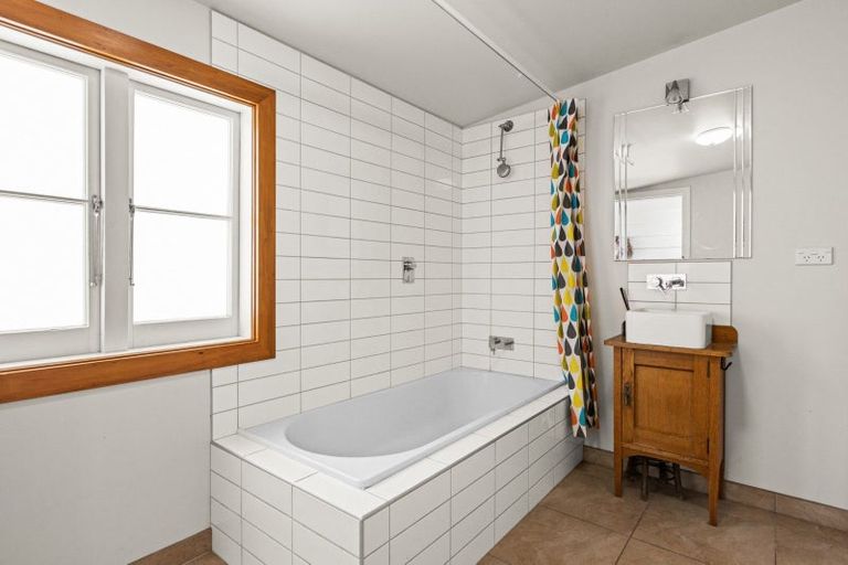 Photo of property in 21 Cameron Road, Bluff Hill, Napier, 4110