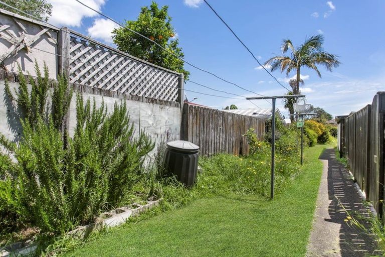 Photo of property in 1/9 Poinsettia Place, Henderson, Auckland, 0610