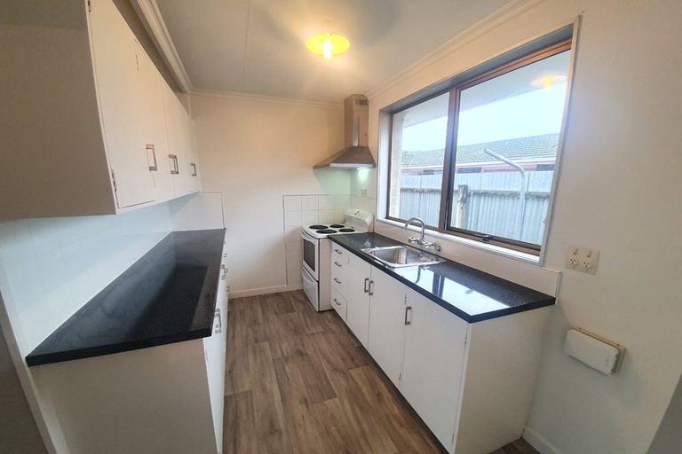 Photo of property in 16 Westmere Place, Takaro, Palmerston North, 4412