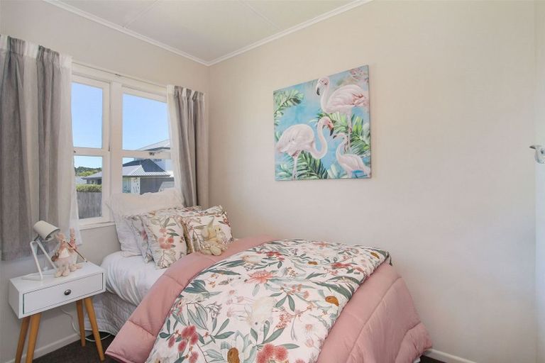 Photo of property in 11 Crispe Road, Clarks Beach, 2122