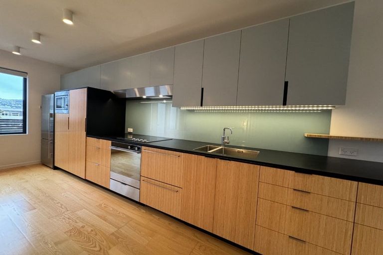 Photo of property in 76 Brougham Street, Mount Victoria, Wellington, 6011