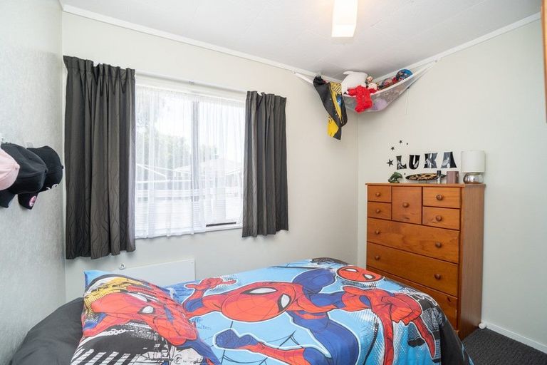 Photo of property in 46 Raglan Avenue, Cloverlea, Palmerston North, 4412
