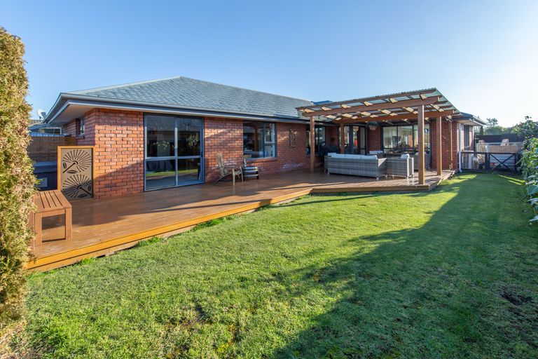 Photo of property in 15 Greenmeadow Gardens, Belfast, Christchurch, 8051