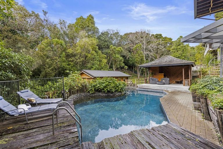 Photo of property in 127 Mellons Bay Road, Mellons Bay, Auckland, 2014