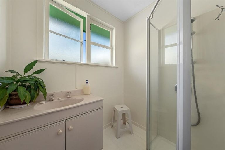 Photo of property in 9 Kuaka Place, New Lynn, Auckland, 0600