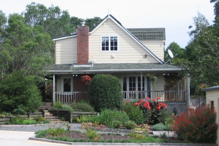 Photo of property in 17 Derwent Crescent, Titirangi, Auckland, 0604