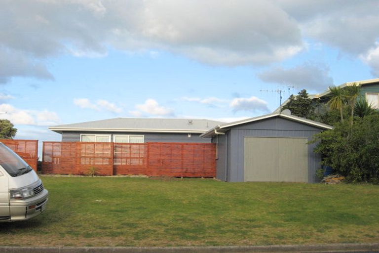 Photo of property in 102 Pohutukawa Crescent, Whangamata, 3620