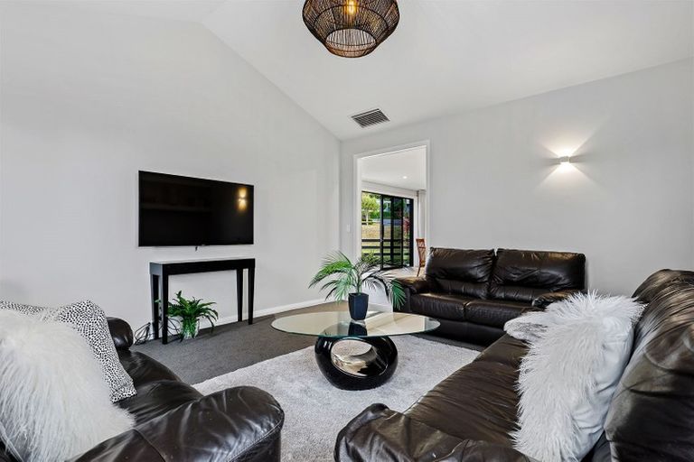 Photo of property in 6 Old Stone Lane, Cracroft, Christchurch, 8022