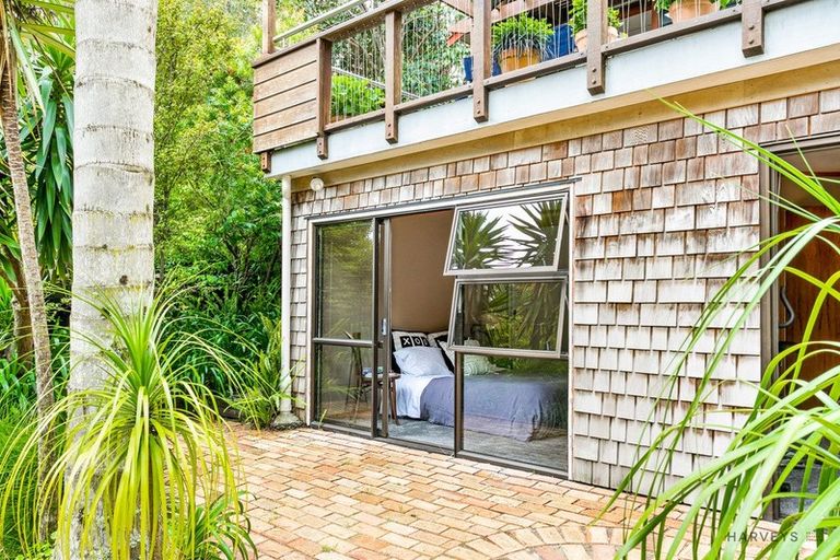 Photo of property in 91 Avonleigh Road, Green Bay, Auckland, 0604