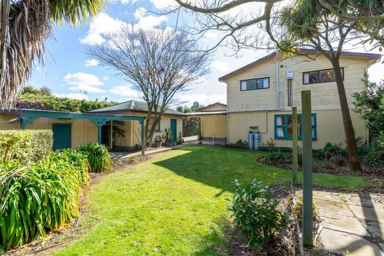 Photo of property in 33 Queens Avenue, Waikuku Beach, 7402
