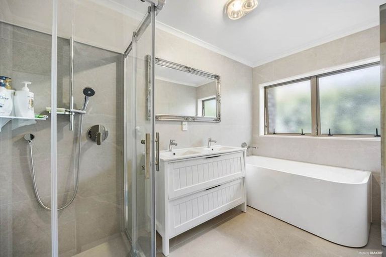 Photo of property in 31 Maghera Drive, East Tamaki Heights, Auckland, 2016