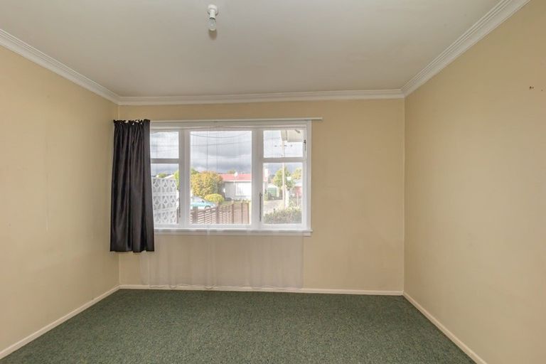 Photo of property in 17 Karaka Crescent, Levin, 5510