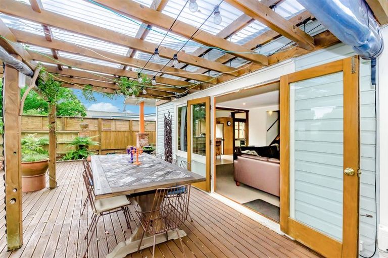 Photo of property in 72 Tilley Road, Paekakariki, 5034