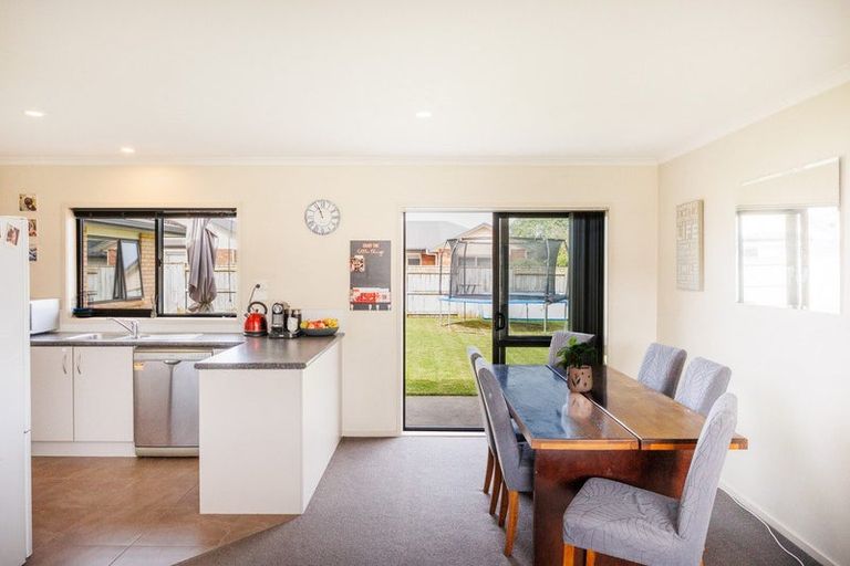 Photo of property in 15 Chestnut Close, Kelvin Grove, Palmerston North, 4414