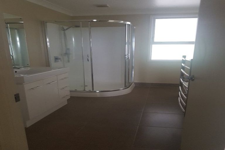 Photo of property in 1/134 Bleakhouse Road, Mellons Bay, Auckland, 2014