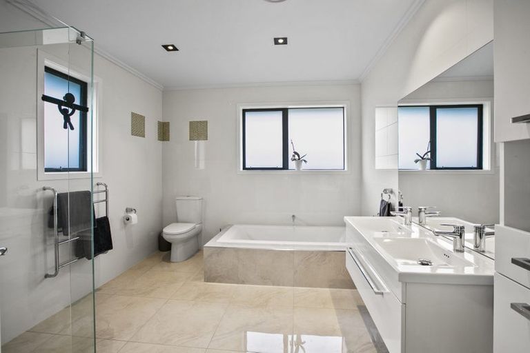 Photo of property in 12 Gleneagles Way, Waiwhakaiho, New Plymouth, 4312