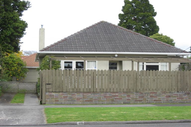 Photo of property in 17 Wallath Road, Westown, New Plymouth, 4310