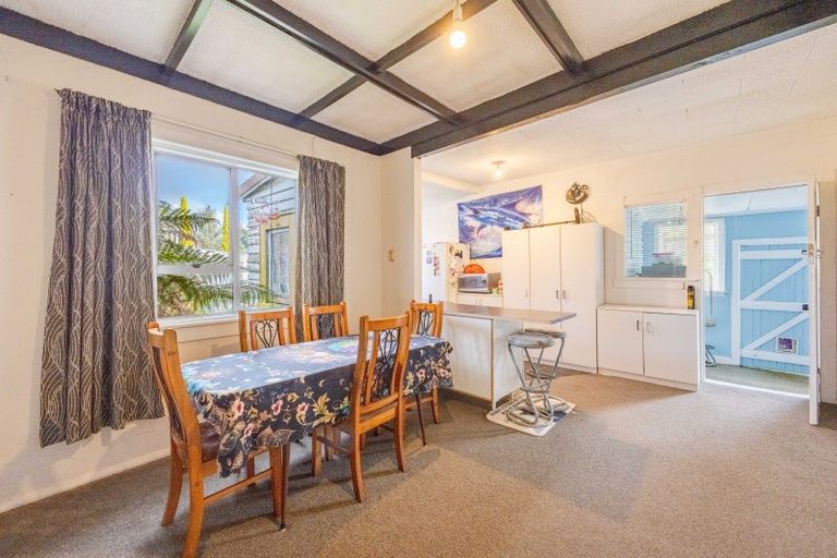 Photo of property in 7 Charlotte Street, Takapau, 4203