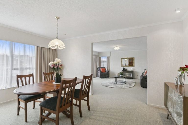 Photo of property in 87 Victory Crescent, Tawa, Wellington, 5028