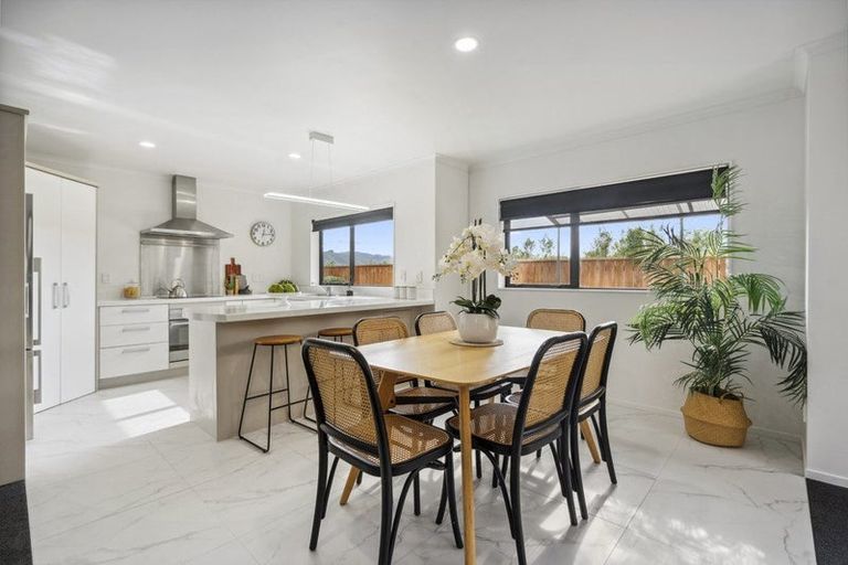 Photo of property in 41 King Charles Drive, Kingsley Heights, Upper Hutt, 5018