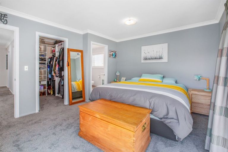 Photo of property in 16 Tongariro Drive, Aotea, Porirua, 5024